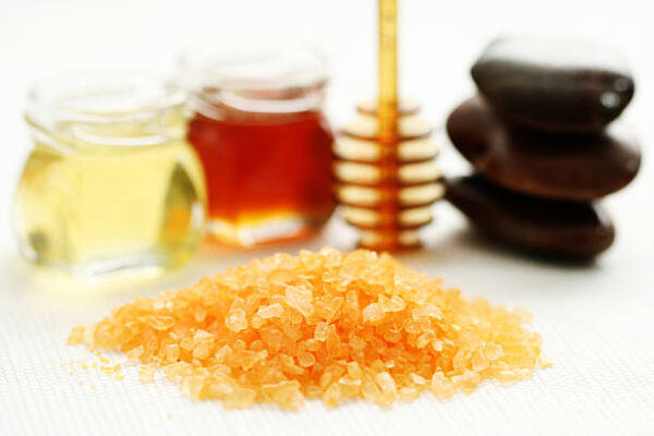 Honey bath salt beauty treatment